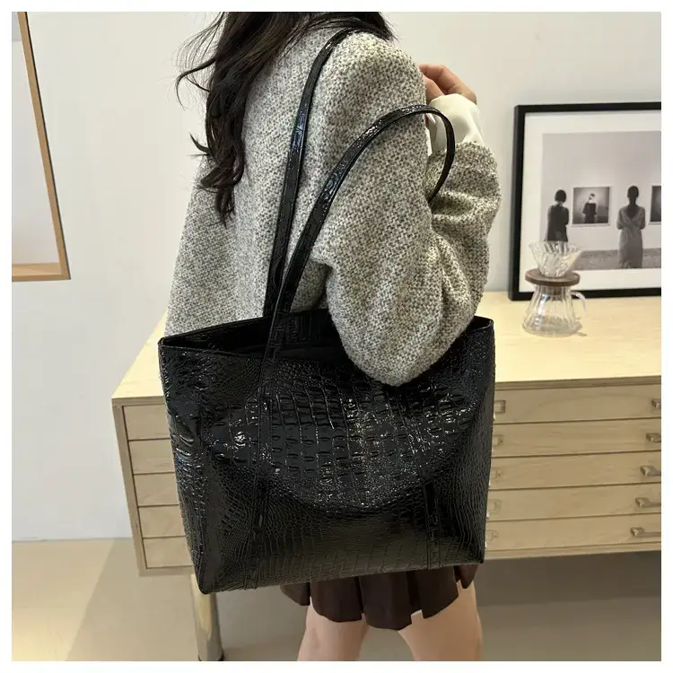 2024 Fashion Large Crocodile Tote Bag Patent Leather Women — feature 16