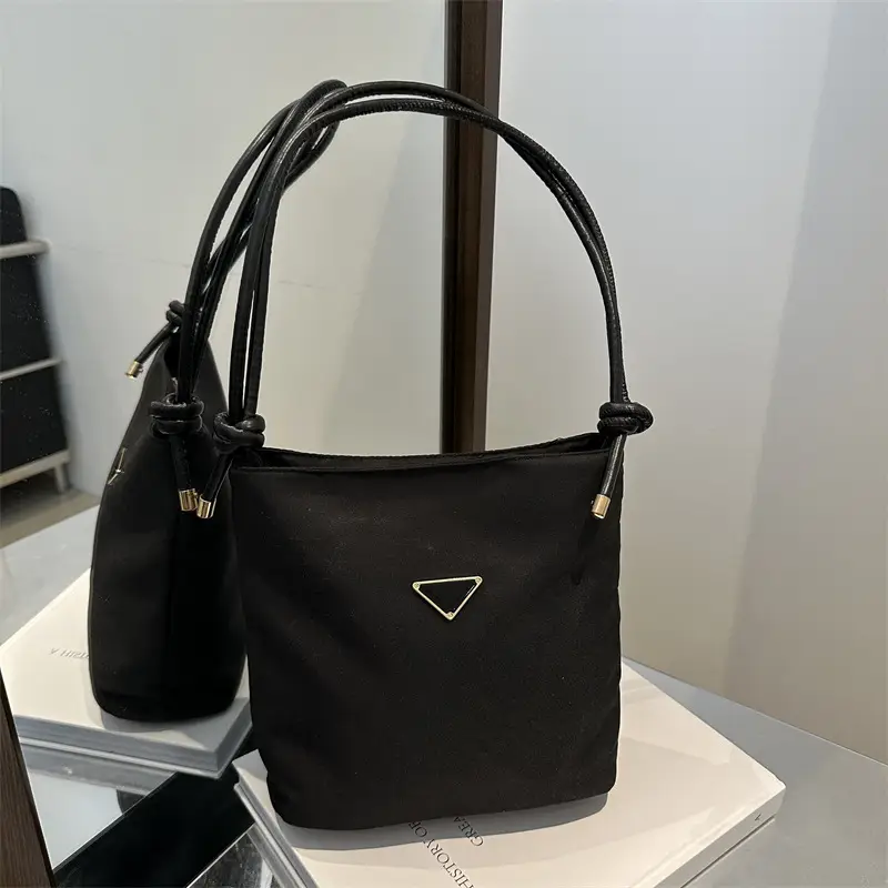 White Korean Style Shoulder Bag for Women - Image 4