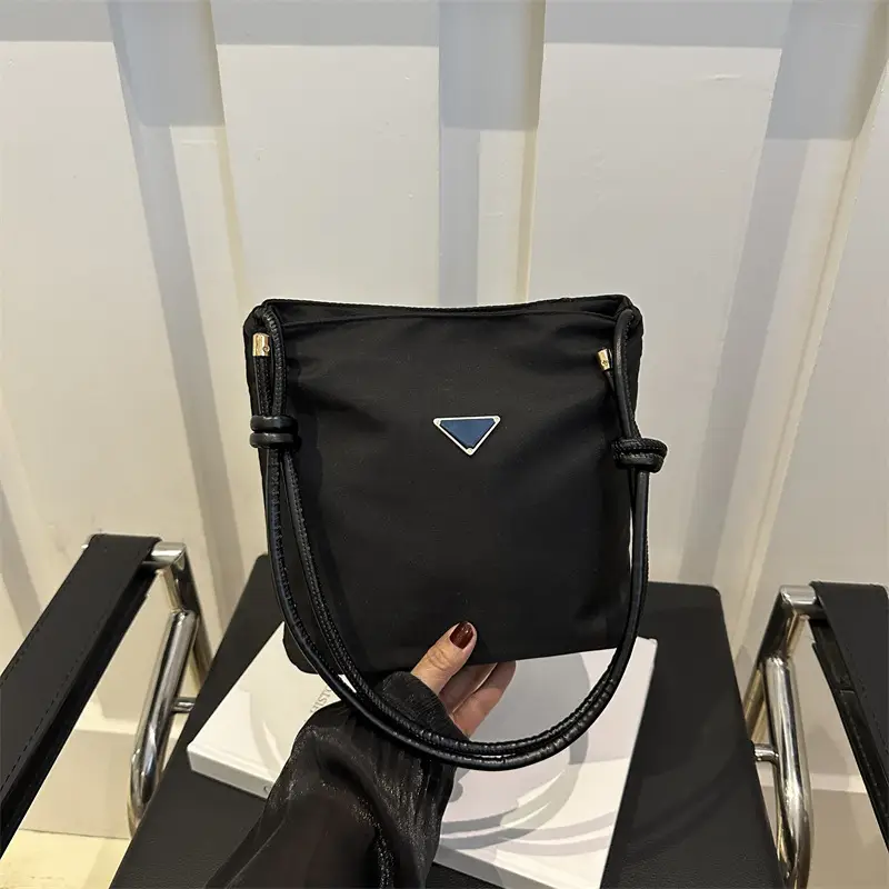 White Korean Style Shoulder Bag for Women - Image 7