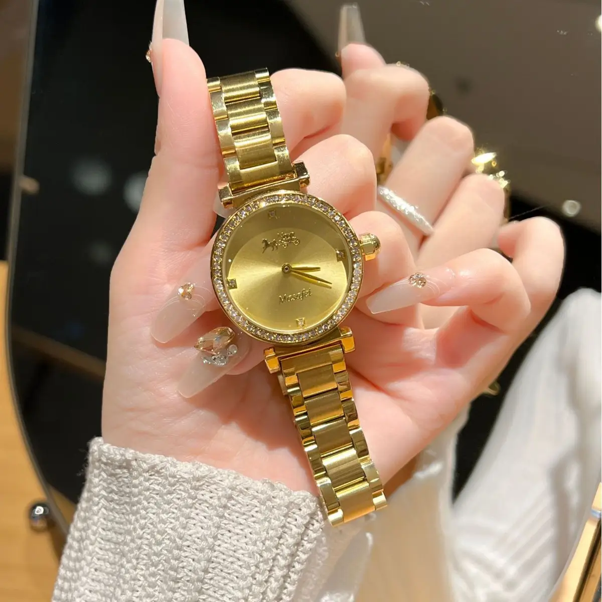 Kou's Gold Watch Classic Design for Women - Image 4
