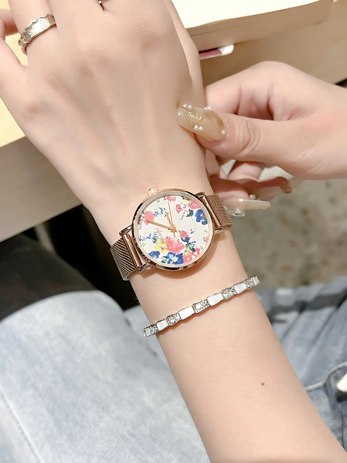 Korean Style Flower Diamond Watch for Girls — feature 4