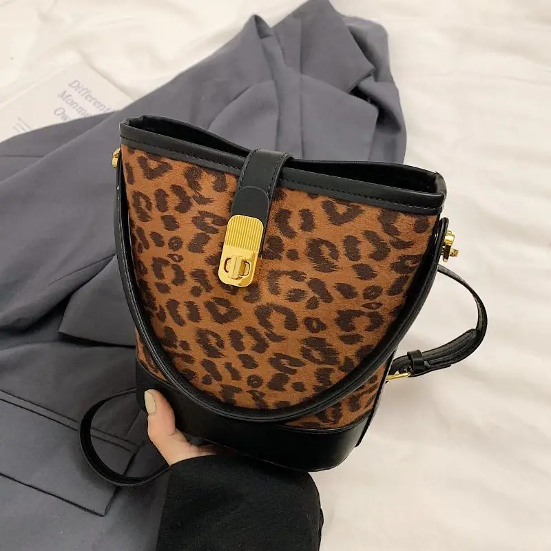 Vintage Leopard Print Crossbody Bag for Women - Image 3