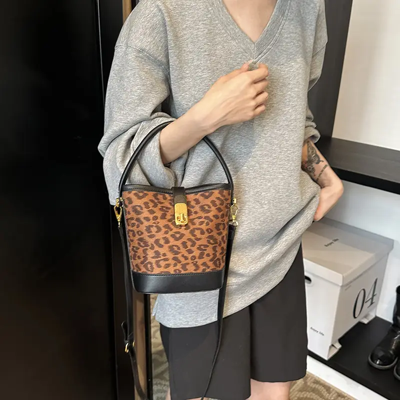 Vintage Leopard Print Crossbody Bag for Women - Image 5