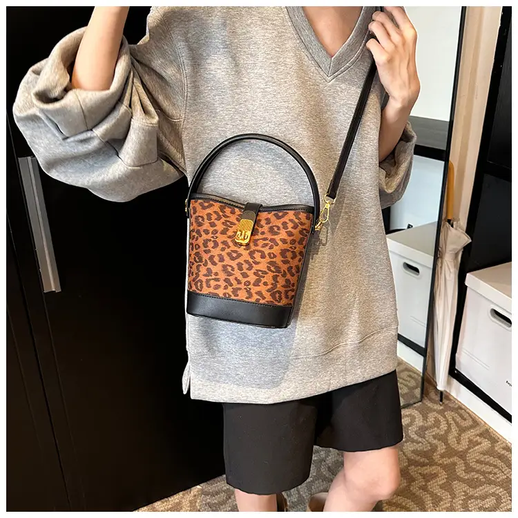 Vintage Leopard Print Crossbody Bag for Women — feature 19