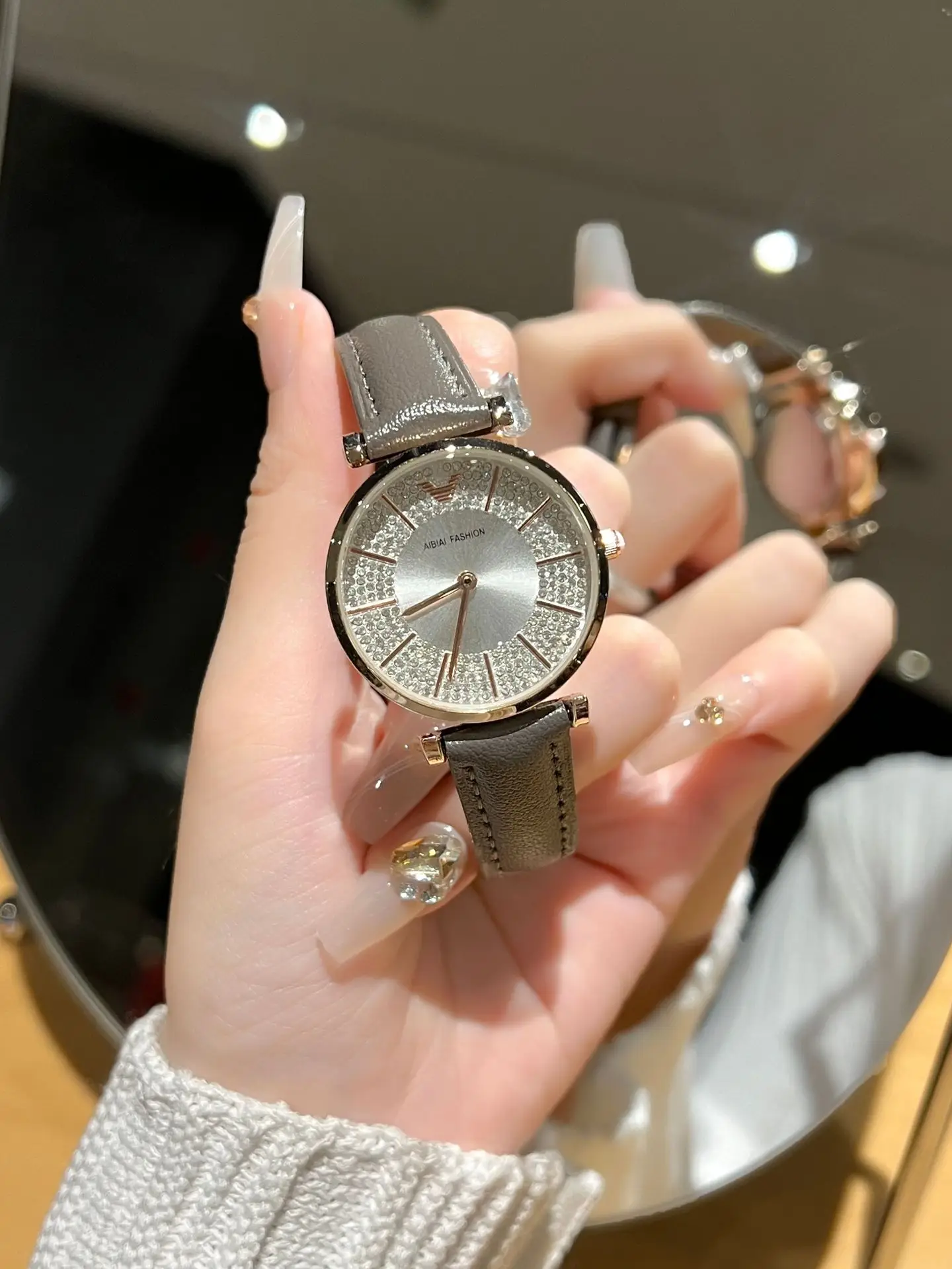 Women's Light Luxury Quartz Watch Waterproof Silver Crystal Band — feature 1