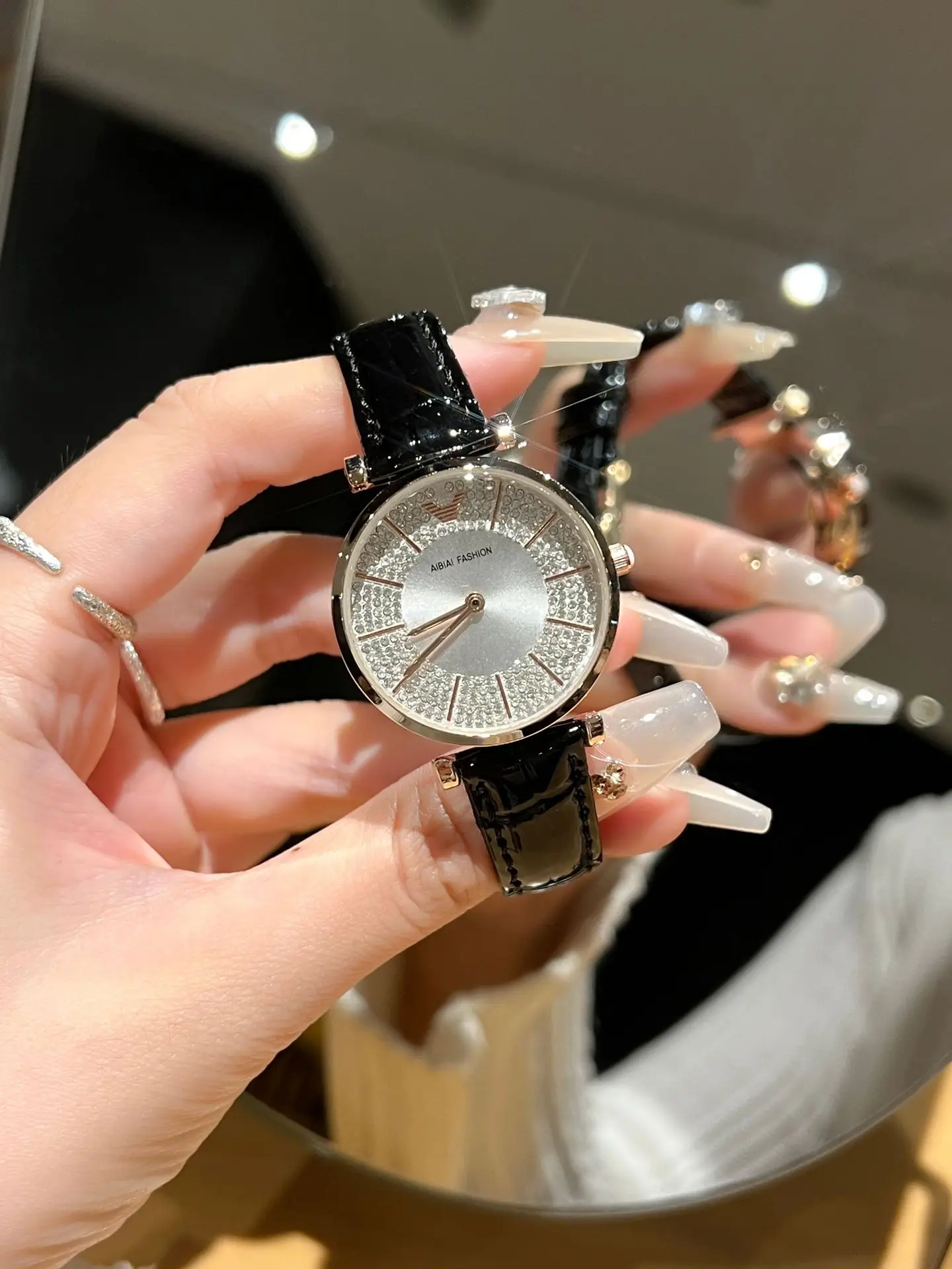 Women's Light Luxury Quartz Watch Waterproof Silver Crystal Band — feature 2