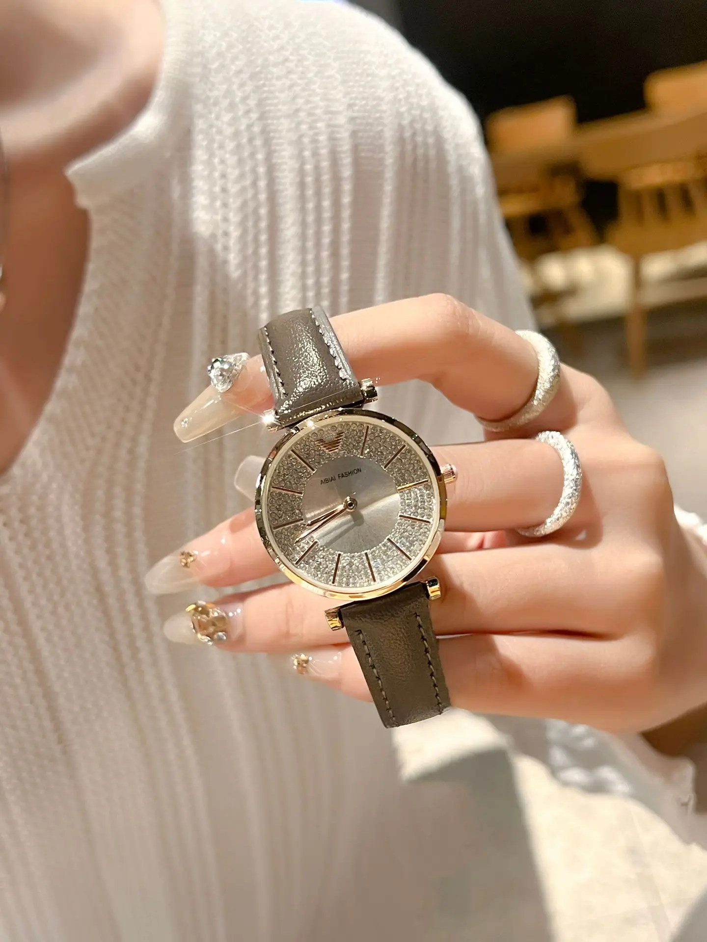 Women's Light Luxury Quartz Watch Waterproof Silver Crystal Band — feature 7