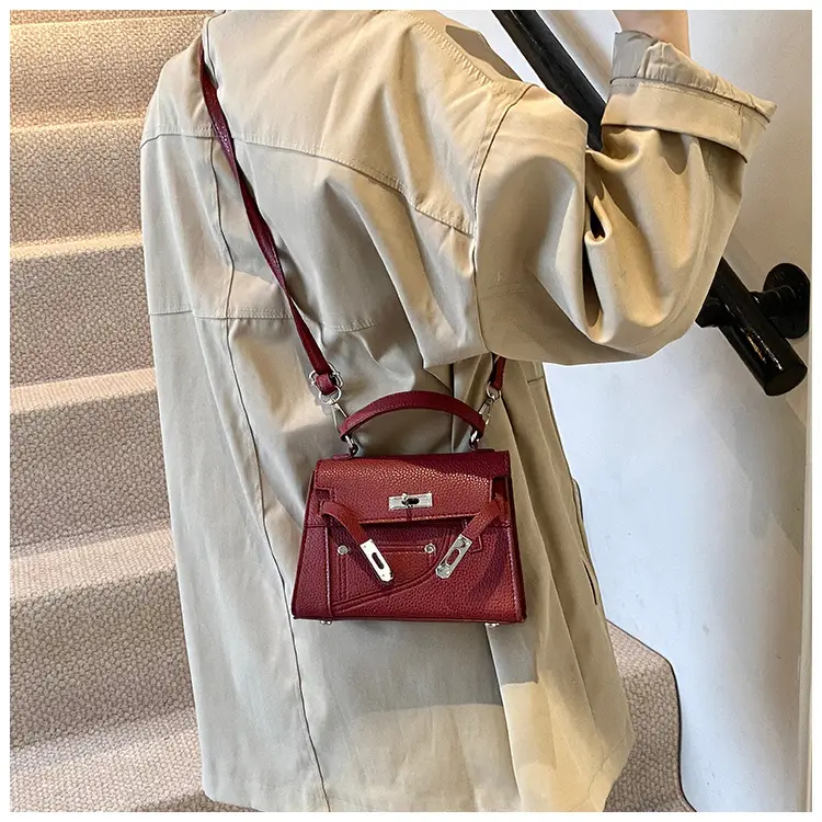 White Kelly Shoulder Bag with Litchi Clasp — feature 11