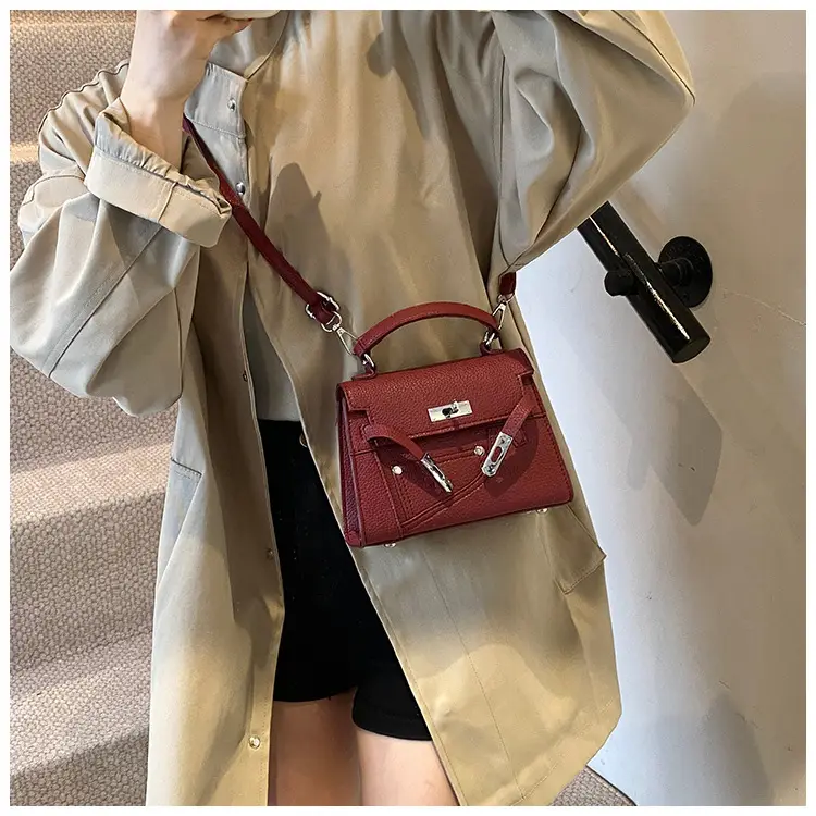 White Kelly Shoulder Bag with Litchi Clasp — feature 12