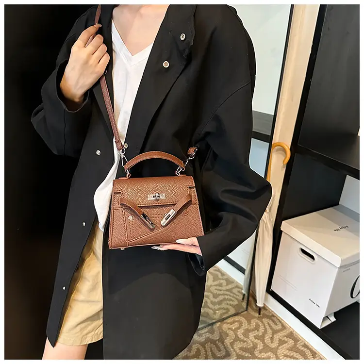 White Kelly Shoulder Bag with Litchi Clasp — feature 15
