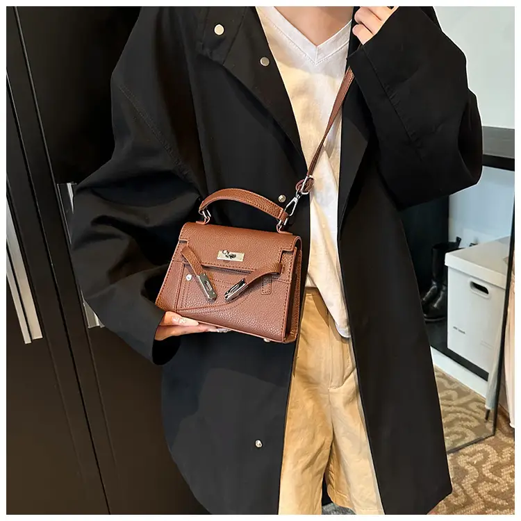 White Kelly Shoulder Bag with Litchi Clasp — feature 16