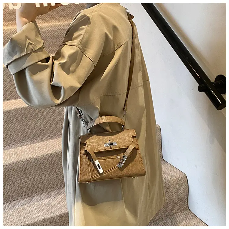 White Kelly Shoulder Bag with Litchi Clasp — feature 9