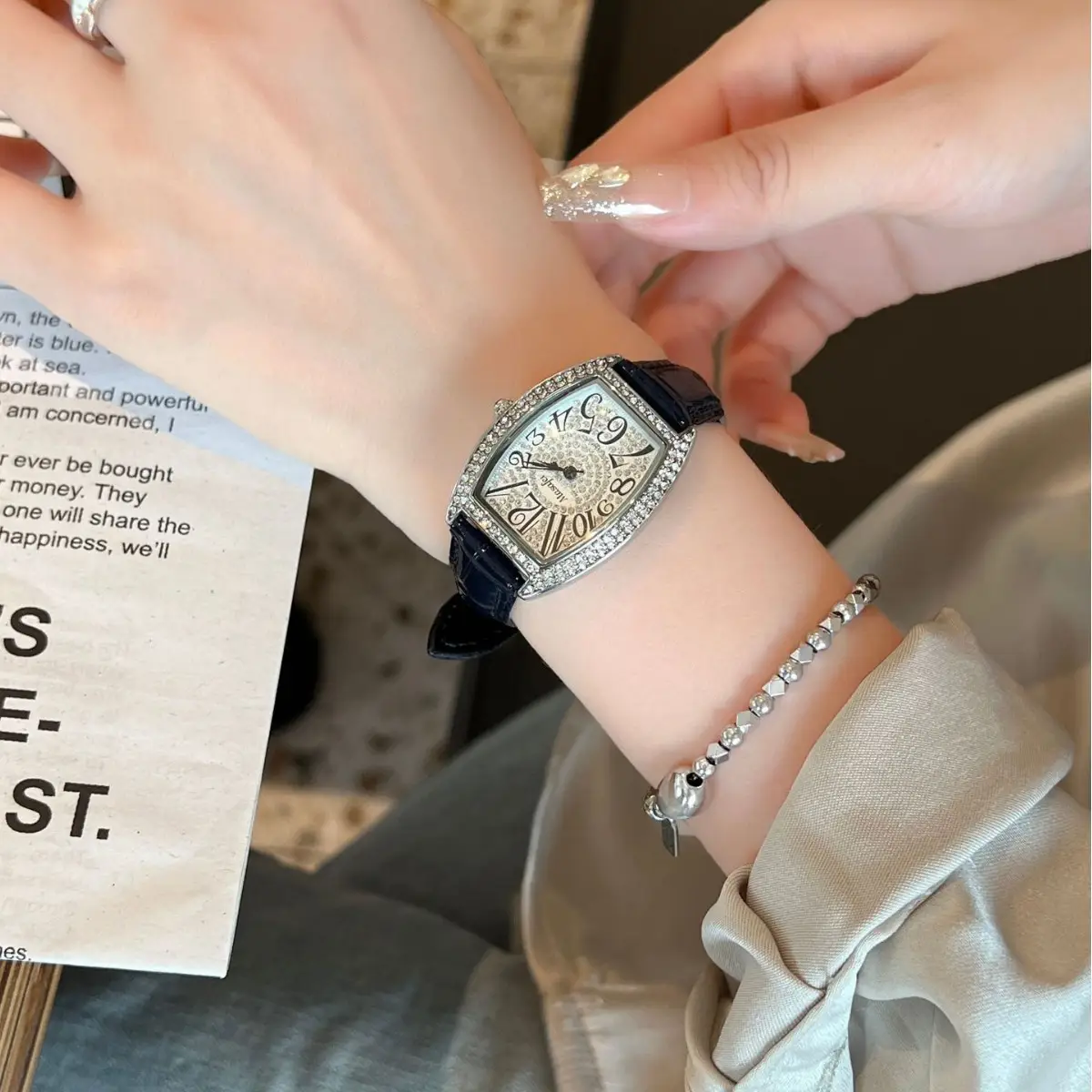 Trendy Full Diamond Barrel Watch for Women - Image 5