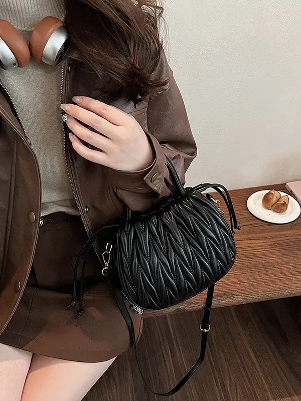 Cross-Border Women's Quilted Bucket Bag 2026 Winter