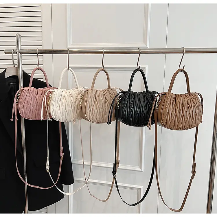 Cross-Border Women's Quilted Bucket Bag 2026 Winter — feature 1