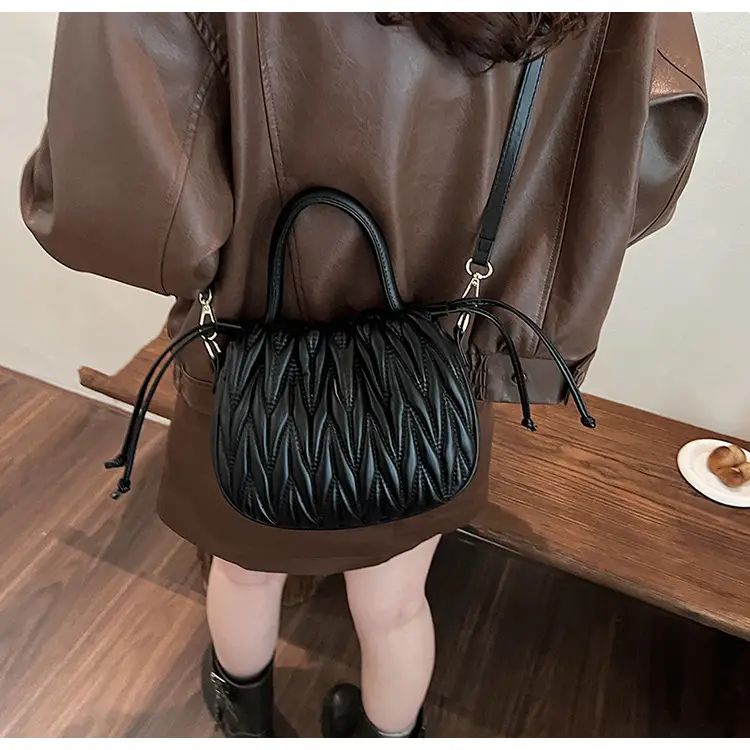Cross-Border Women's Quilted Bucket Bag 2026 Winter — feature 16