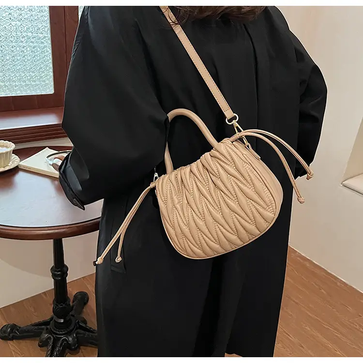 Cross-Border Women's Quilted Bucket Bag 2026 Winter — feature 18