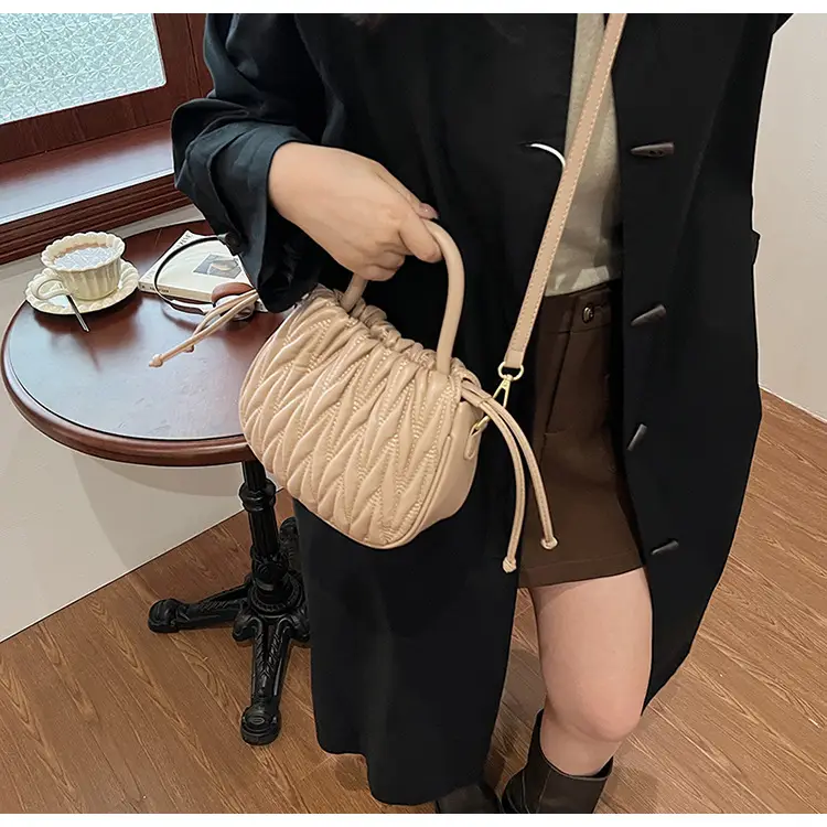 Cross-Border Women's Quilted Bucket Bag 2026 Winter — feature 19