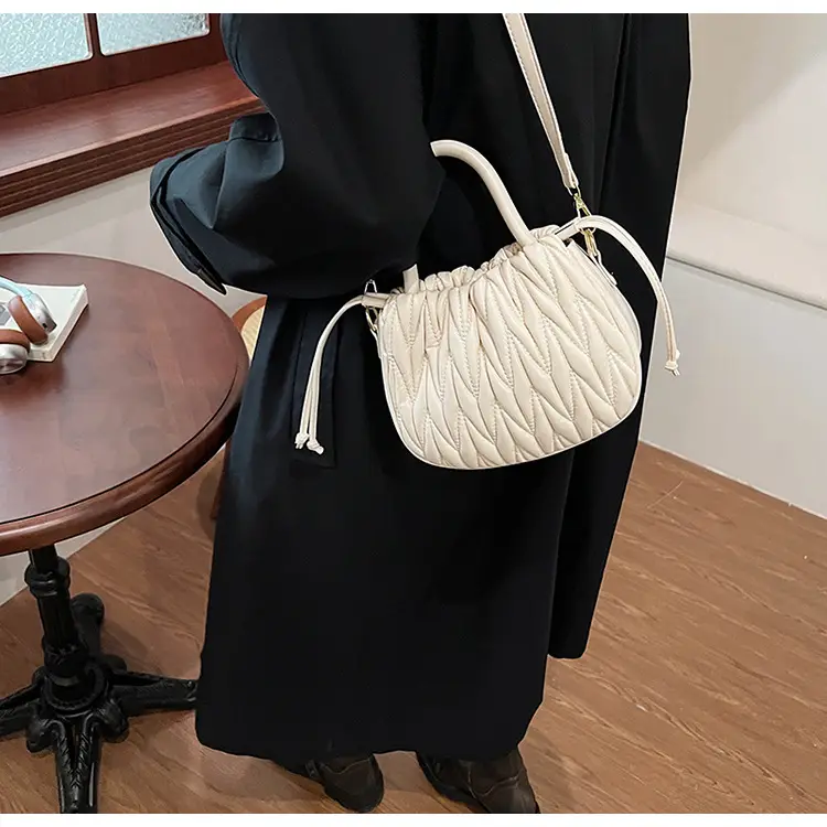Cross-Border Women's Quilted Bucket Bag 2026 Winter — feature 21
