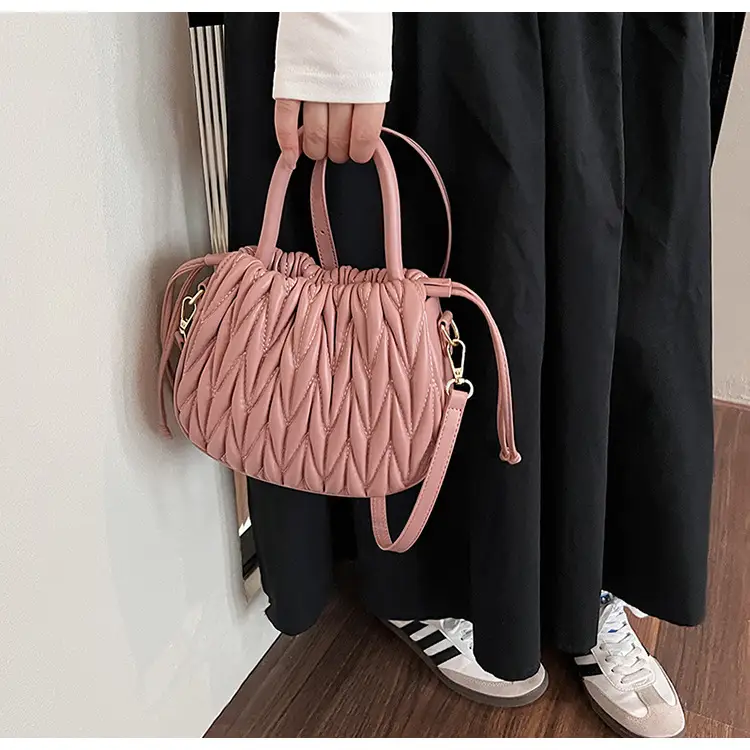Cross-Border Women's Quilted Bucket Bag 2026 Winter — feature 23