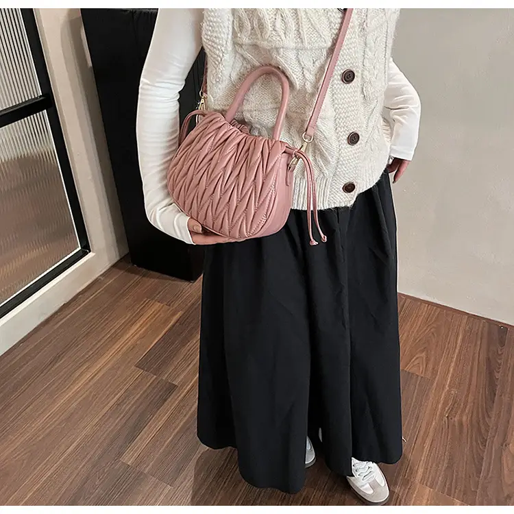 Cross-Border Women's Quilted Bucket Bag 2026 Winter — feature 26