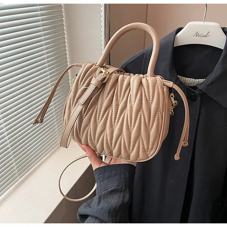 Cross-Border Women's Quilted Bucket Bag 2026 Winter — feature 28
