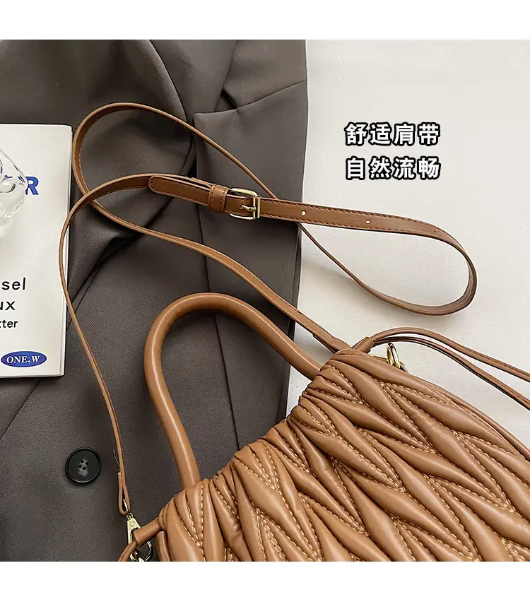 Cross-Border Women's Quilted Bucket Bag 2026 Winter — feature 3