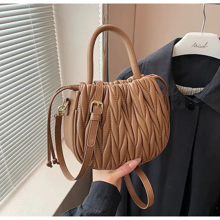 Cross-Border Women's Quilted Bucket Bag 2026 Winter — feature 31