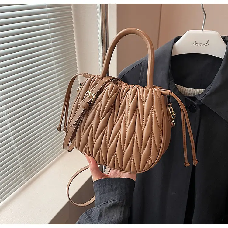 Cross-Border Women's Quilted Bucket Bag 2026 Winter — feature 32