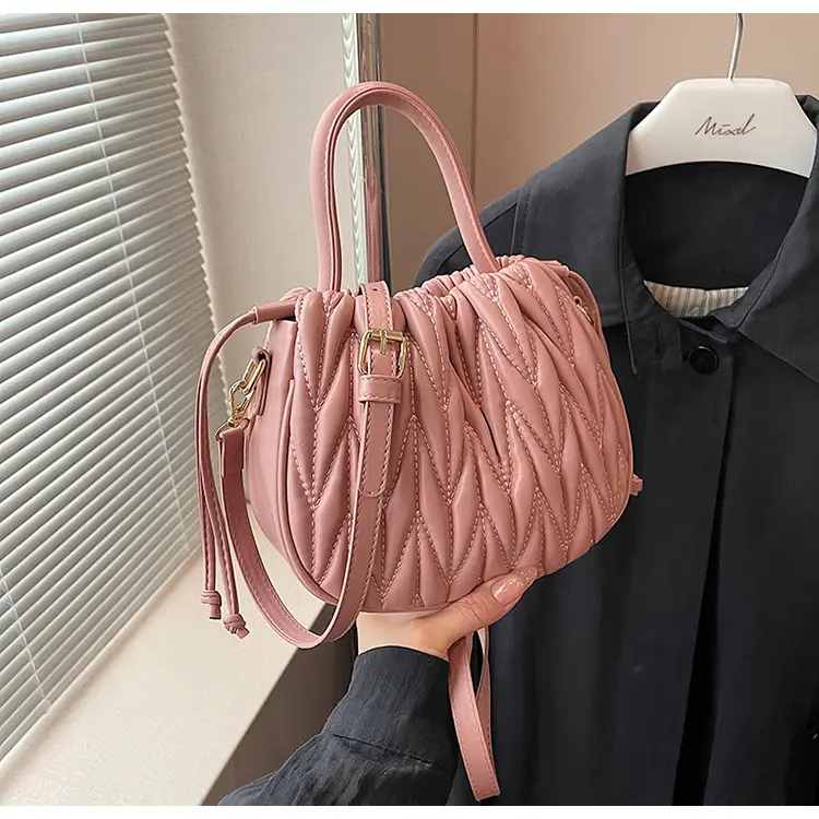 Cross-Border Women's Quilted Bucket Bag 2026 Winter — feature 33