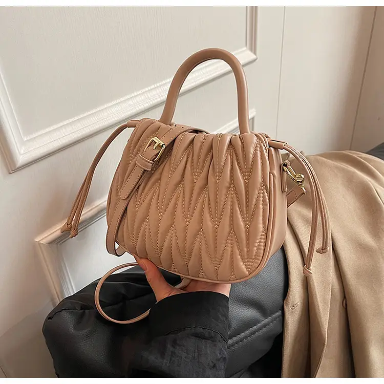 Cross-Border Women's Quilted Bucket Bag 2026 Winter — feature 42