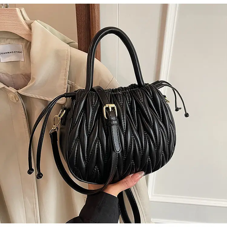 Cross-Border Women's Quilted Bucket Bag 2026 Winter — feature 45