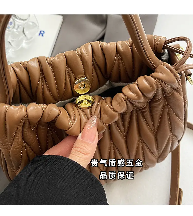 Cross-Border Women's Quilted Bucket Bag 2026 Winter — feature 5