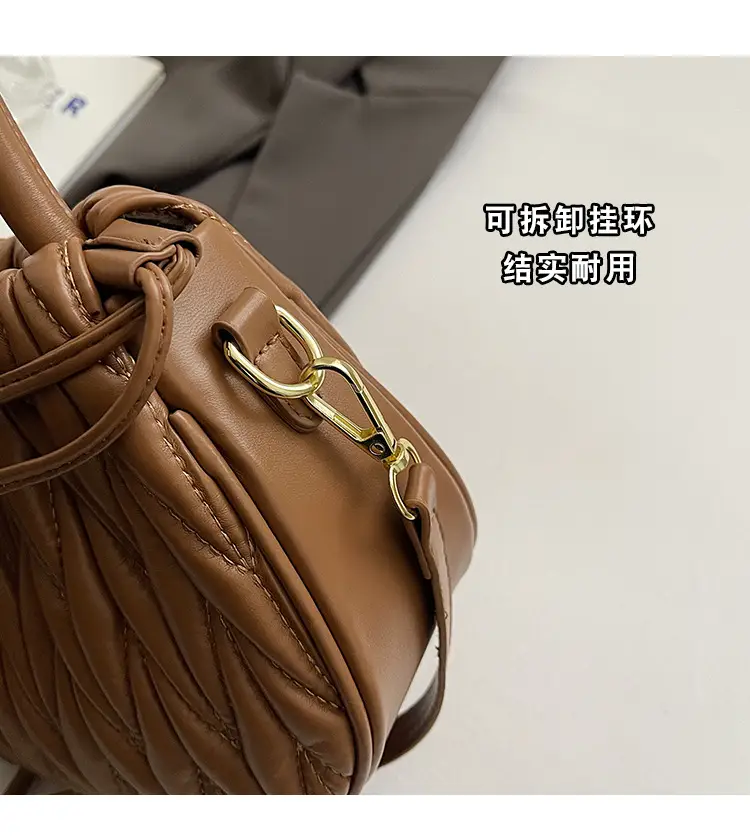 Cross-Border Women's Quilted Bucket Bag 2026 Winter — feature 7