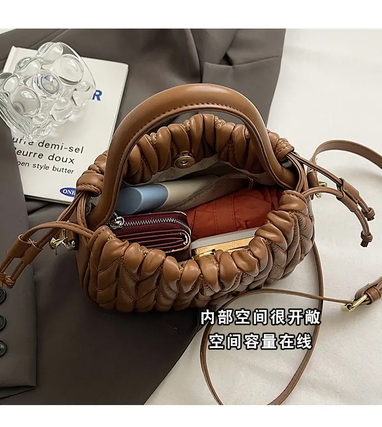 Cross-Border Women's Quilted Bucket Bag 2026 Winter — feature 8