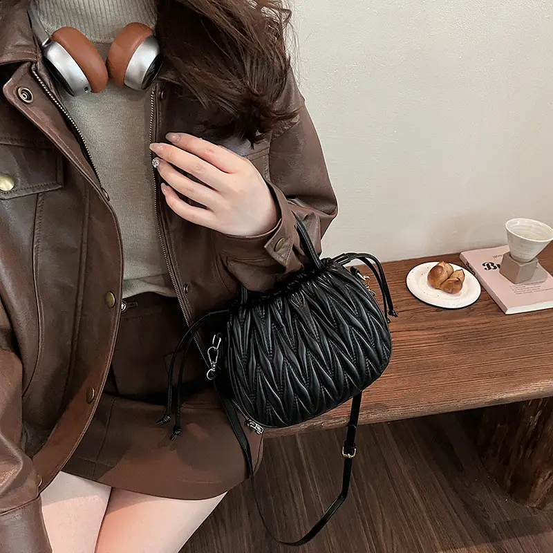 Cross-Border Women's Quilted Bucket Bag 2026 Winter