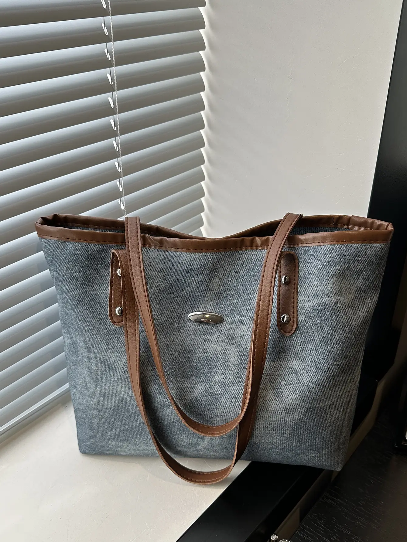 Women's Large Capacity Casual Shoulder Bag with Cute Keychain - Image 4