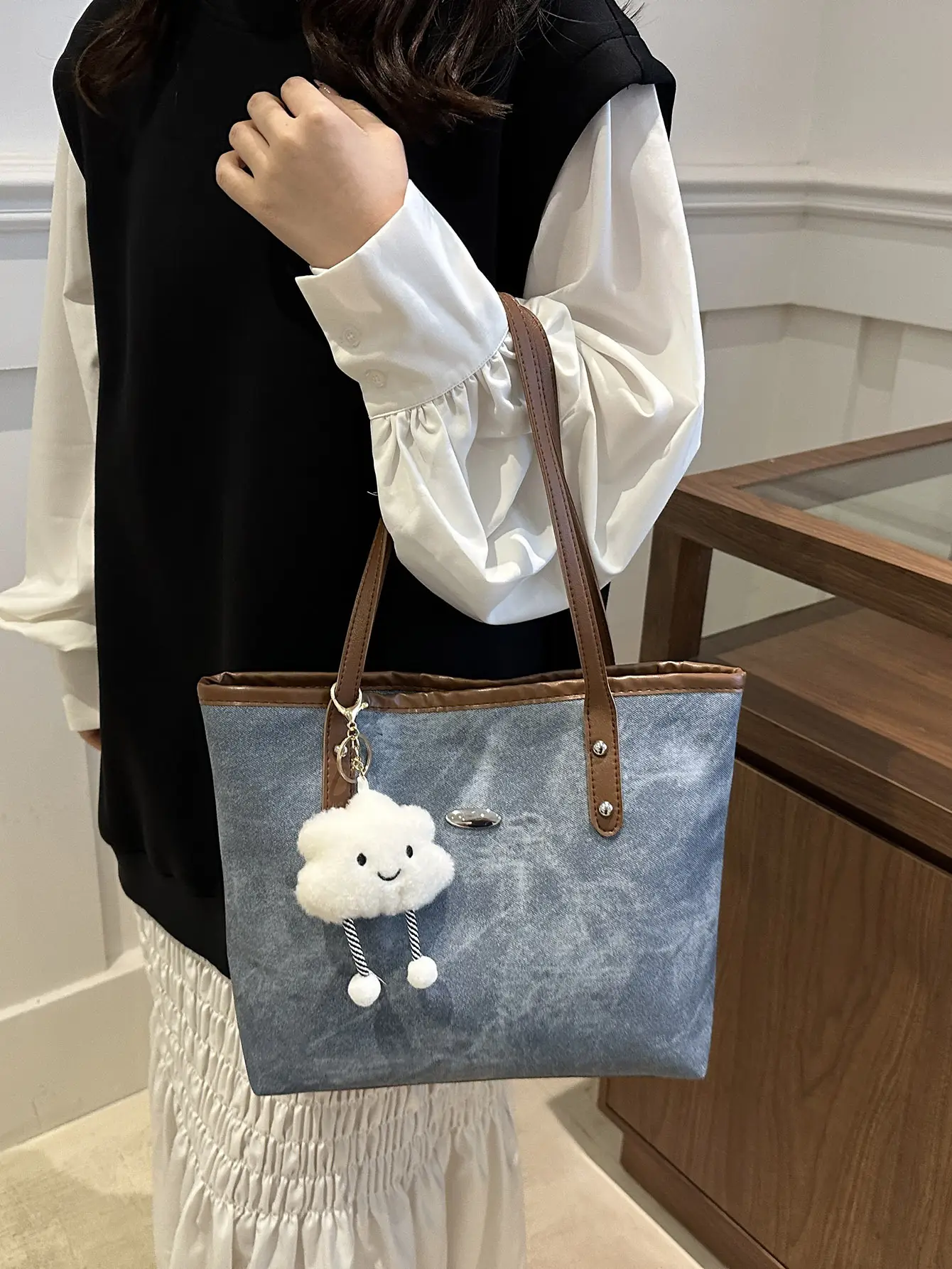 Women's Large Capacity Casual Shoulder Bag with Cute Keychain - Image 5