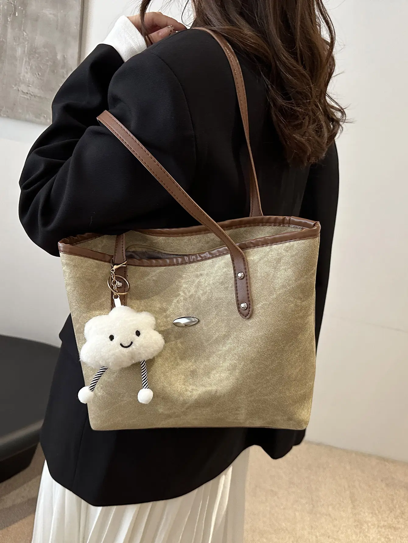 Women's Large Capacity Casual Shoulder Bag with Cute Keychain - Image 7