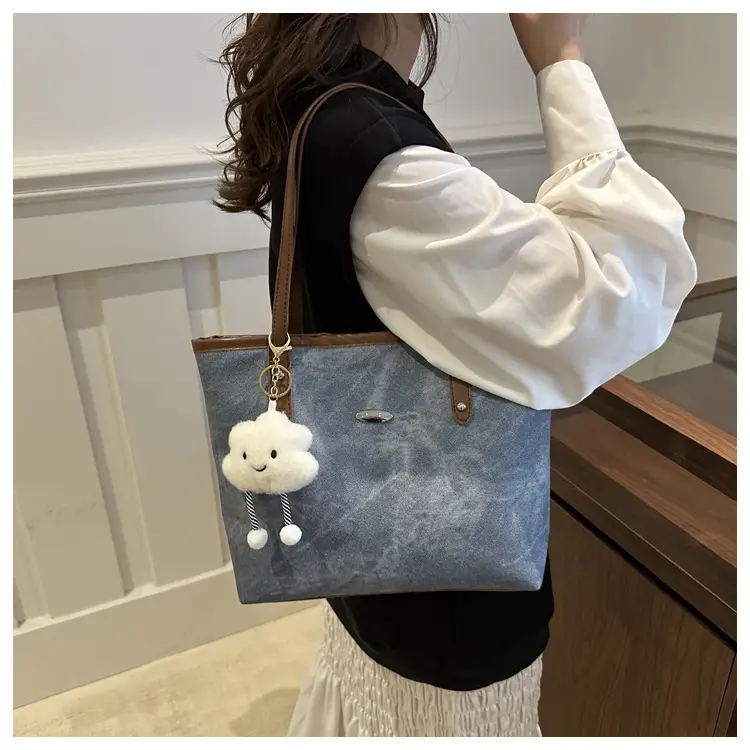 Women's Large Capacity Casual Shoulder Bag with Cute Keychain — feature 10