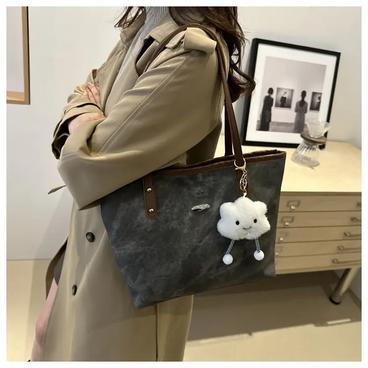 Women's Large Capacity Casual Shoulder Bag with Cute Keychain — feature 12