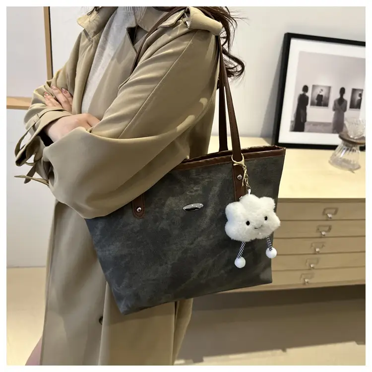Women's Large Capacity Casual Shoulder Bag with Cute Keychain — feature 13