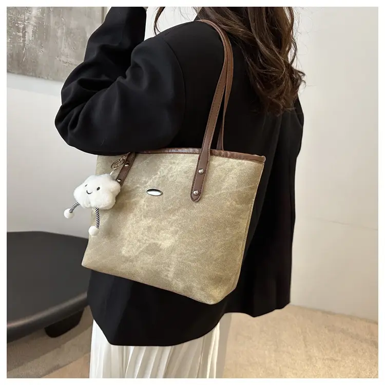 Women's Large Capacity Casual Shoulder Bag with Cute Keychain — feature 16