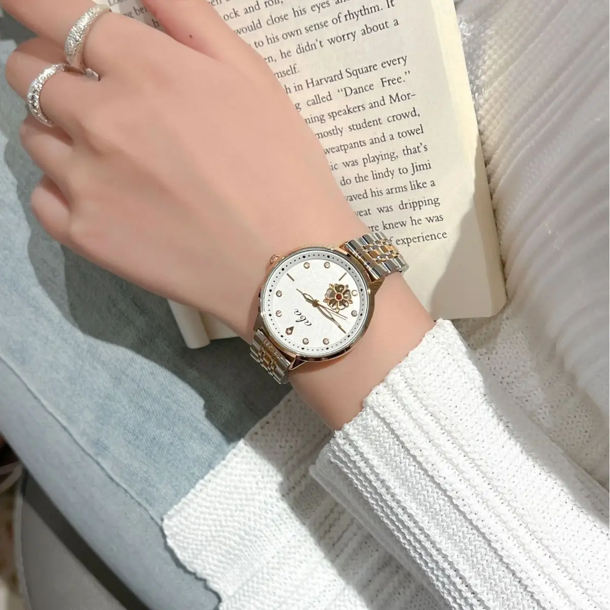 Women's Diamond Studded Quartz Watch with Gold Steel Band - Image 4