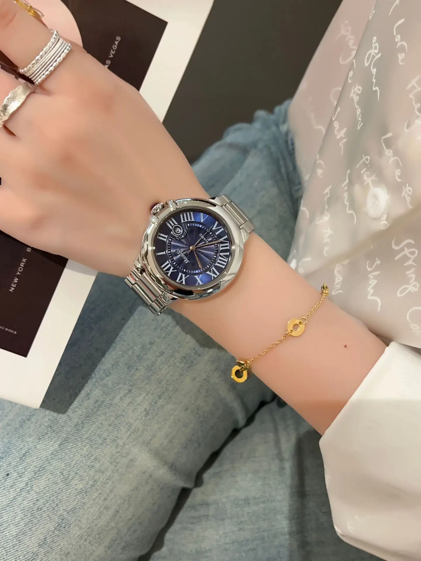 Luminous Balloon Watch for Men Women Stainless Steel — feature 4