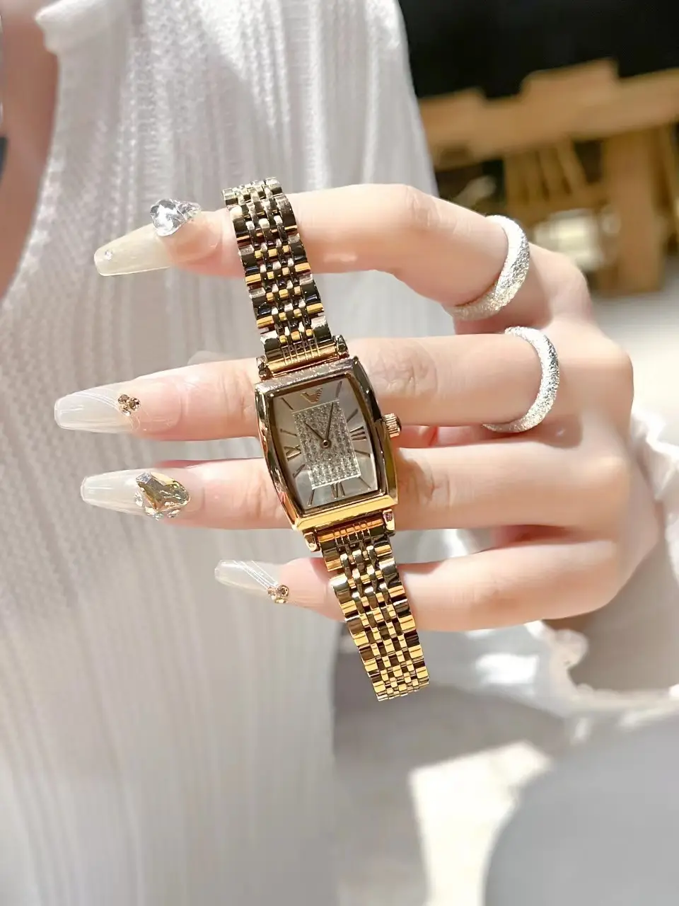 Women's Diamond Face Quartz Watch with Steel Band — feature 4