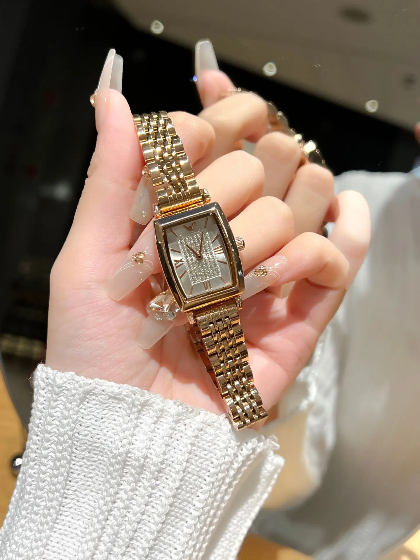 Women's Diamond Face Quartz Watch with Steel Band — feature 5