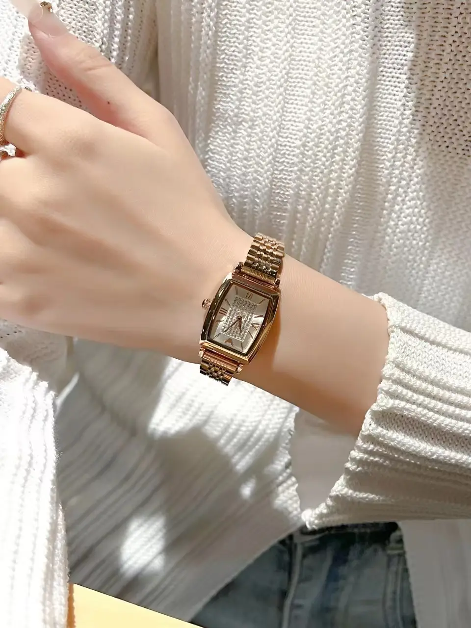 Women's Diamond Face Quartz Watch with Steel Band — feature 7