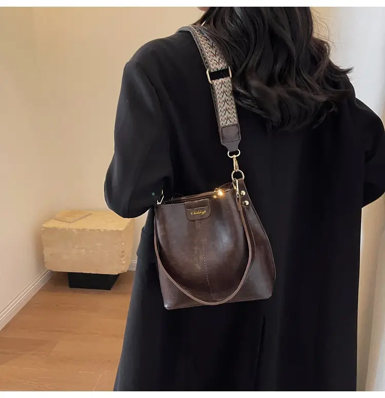 Brown Leather Crossbody Bag for Women 2026 — feature 9