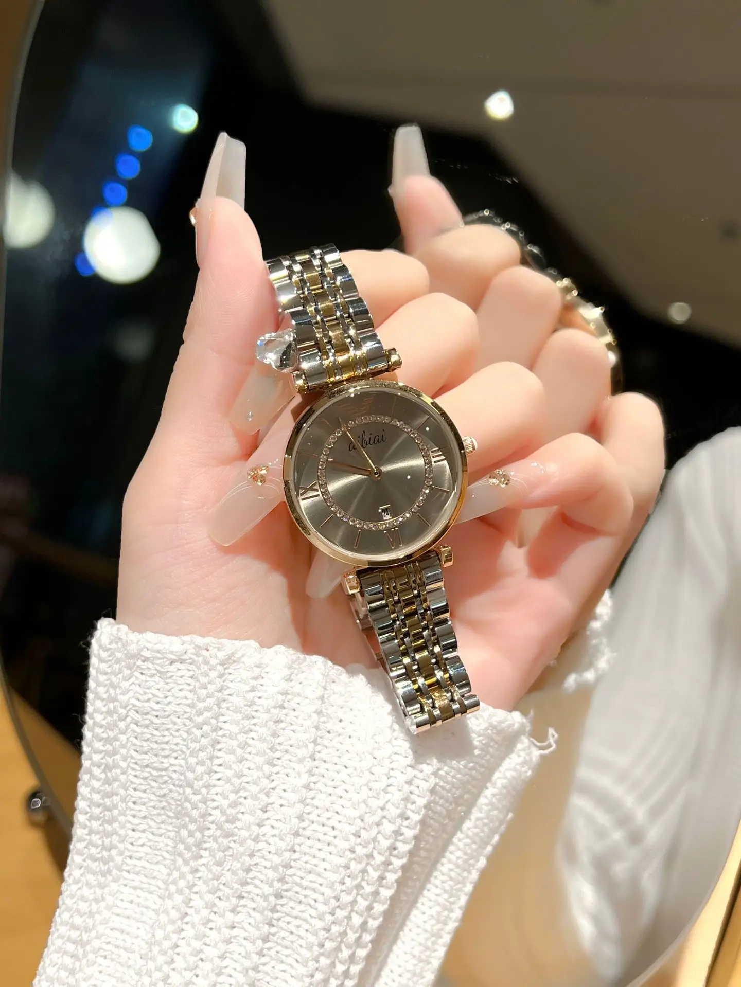 Grandma Gray Ferris Wheel Watch for Women with Genuine Leather Band — feature 2